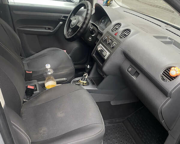 Сірий Фольксваген Кадді, об'ємом двигуна 2 л та пробігом 238 тис. км за 7200 $, фото 6 на Automoto.ua