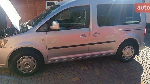 Сірий Фольксваген Кадді, об'ємом двигуна 1.6 л та пробігом 187 тис. км за 10100 $, фото 9 на Automoto.ua