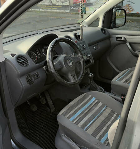 Серый Фольксваген Кадди, объемом двигателя 1.98 л и пробегом 262 тыс. км за 9499 $, фото 11 на Automoto.ua