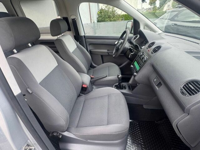 Сірий Фольксваген Кадді, об'ємом двигуна 1.6 л та пробігом 238 тис. км за 5400 $, фото 16 на Automoto.ua