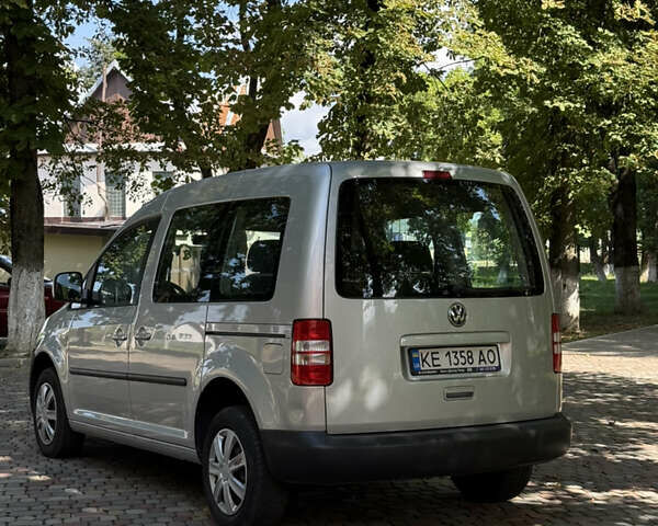 Серый Фольксваген Кадди, объемом двигателя 1.6 л и пробегом 218 тыс. км за 9950 $, фото 3 на Automoto.ua