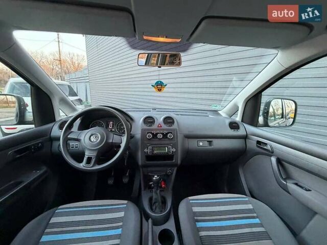 Серый Фольксваген Кадди, объемом двигателя 1.2 л и пробегом 190 тыс. км за 8400 $, фото 5 на Automoto.ua