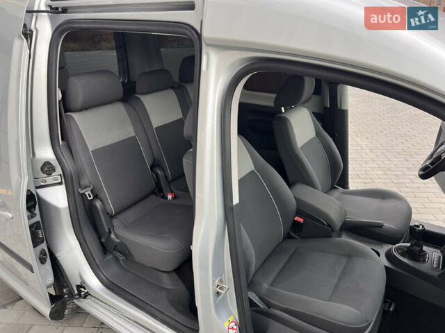 Серый Фольксваген Кадди, объемом двигателя 1.6 л и пробегом 251 тыс. км за 9500 $, фото 19 на Automoto.ua