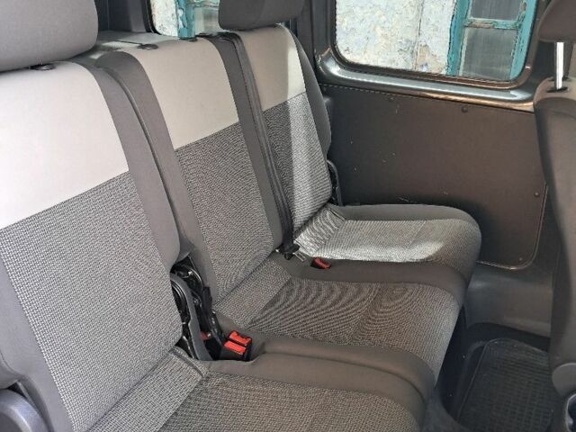 Сірий Фольксваген Кадді, об'ємом двигуна 1.2 л та пробігом 220 тис. км за 7300 $, фото 5 на Automoto.ua