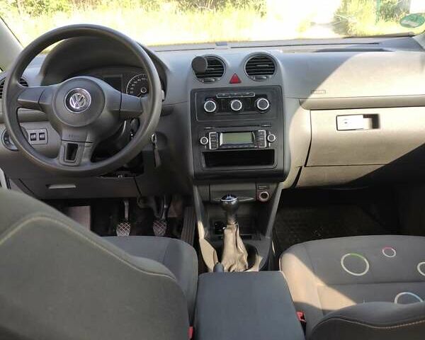 Сірий Фольксваген Кадді, об'ємом двигуна 1.6 л та пробігом 385 тис. км за 8500 $, фото 2 на Automoto.ua