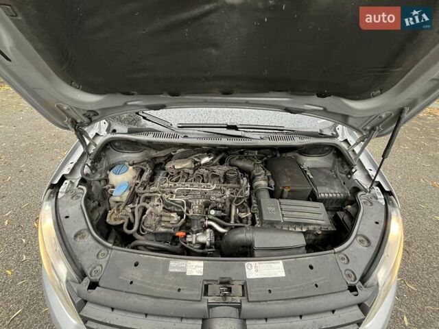 Серый Фольксваген Кадди, объемом двигателя 1.6 л и пробегом 312 тыс. км за 9000 $, фото 1 на Automoto.ua