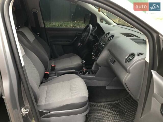 Серый Фольксваген Кадди, объемом двигателя 1.2 л и пробегом 224 тыс. км за 8700 $, фото 2 на Automoto.ua