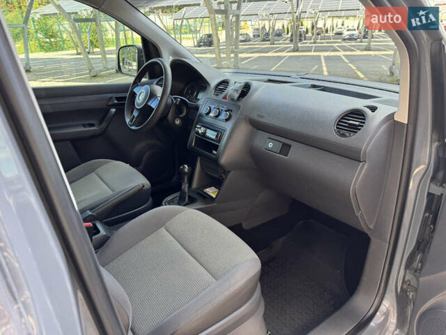 Серый Фольксваген Кадди, объемом двигателя 2 л и пробегом 385 тыс. км за 11200 $, фото 13 на Automoto.ua