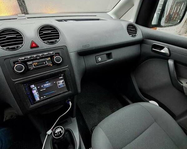 Серый Фольксваген Кадди, объемом двигателя 1.6 л и пробегом 198 тыс. км за 10837 $, фото 9 на Automoto.ua