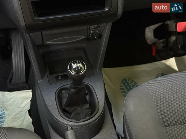 Серый Фольксваген Кадди, объемом двигателя 1.6 л и пробегом 218 тыс. км за 9950 $, фото 30 на Automoto.ua