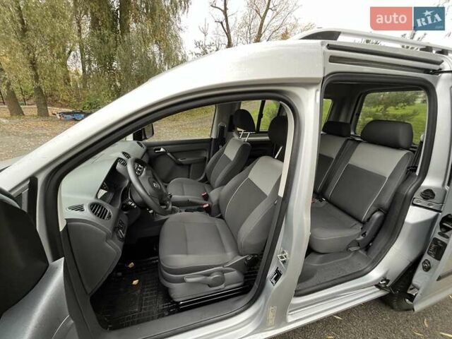 Серый Фольксваген Кадди, объемом двигателя 1.6 л и пробегом 312 тыс. км за 9000 $, фото 3 на Automoto.ua