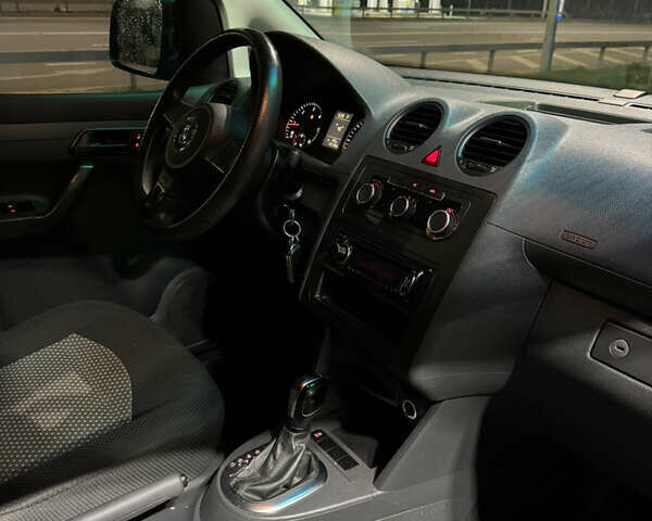 Сірий Фольксваген Кадді, об'ємом двигуна 1.6 л та пробігом 165 тис. км за 8799 $, фото 7 на Automoto.ua