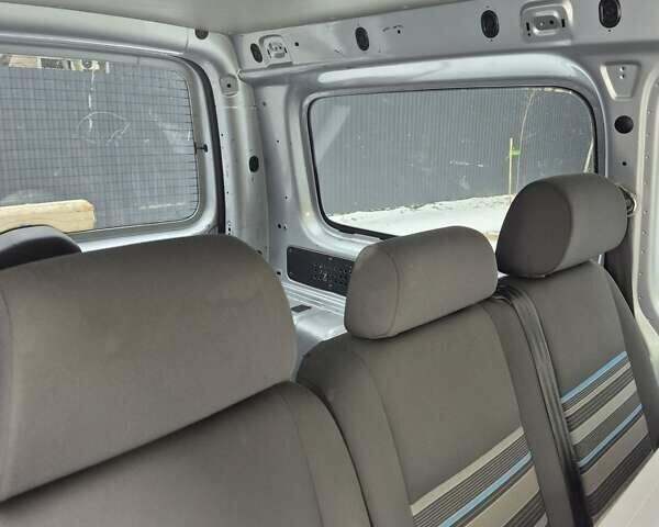 Сірий Фольксваген Кадді, об'ємом двигуна 1.6 л та пробігом 275 тис. км за 9999 $, фото 6 на Automoto.ua