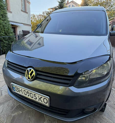 Серый Фольксваген Кадди, объемом двигателя 1.6 л и пробегом 252 тыс. км за 12000 $, фото 1 на Automoto.ua