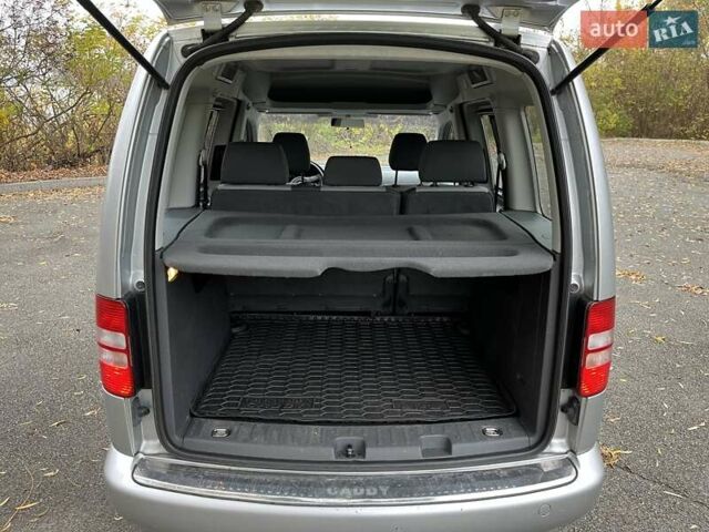 Серый Фольксваген Кадди, объемом двигателя 1.6 л и пробегом 312 тыс. км за 9000 $, фото 9 на Automoto.ua