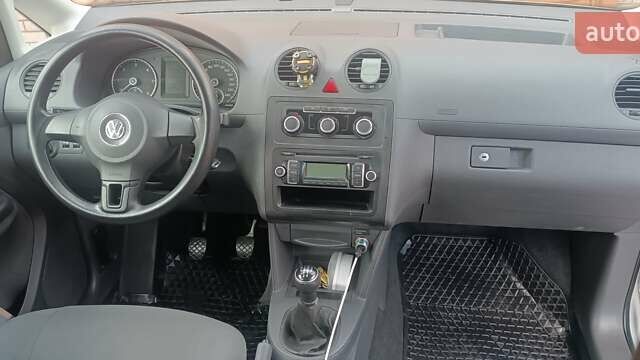Сірий Фольксваген Кадді, об'ємом двигуна 1.6 л та пробігом 187 тис. км за 10100 $, фото 3 на Automoto.ua