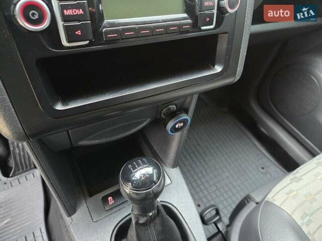 Сірий Фольксваген Кадді, об'ємом двигуна 1.6 л та пробігом 246 тис. км за 7200 $, фото 21 на Automoto.ua