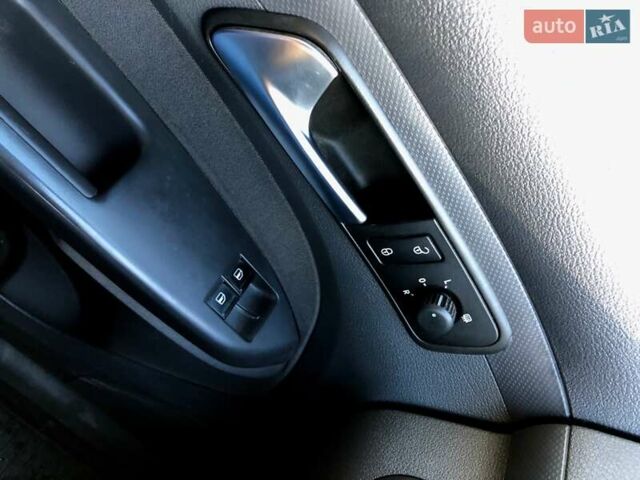 Сірий Фольксваген Кадді, об'ємом двигуна 1.6 л та пробігом 238 тис. км за 10600 $, фото 9 на Automoto.ua