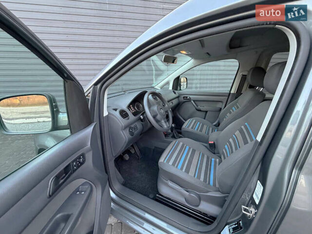 Серый Фольксваген Кадди, объемом двигателя 1.2 л и пробегом 190 тыс. км за 8400 $, фото 4 на Automoto.ua