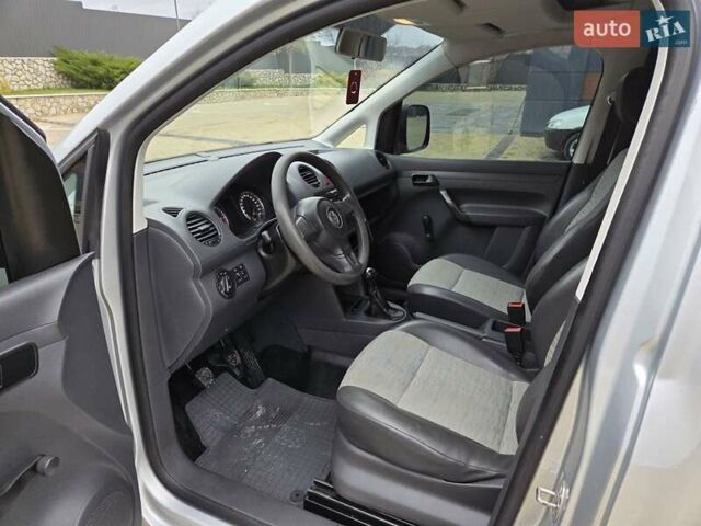 Сірий Фольксваген Кадді, об'ємом двигуна 1.6 л та пробігом 246 тис. км за 7200 $, фото 19 на Automoto.ua