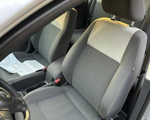 Серый Фольксваген Кадди, объемом двигателя 1.6 л и пробегом 268 тыс. км за 12400 $, фото 14 на Automoto.ua