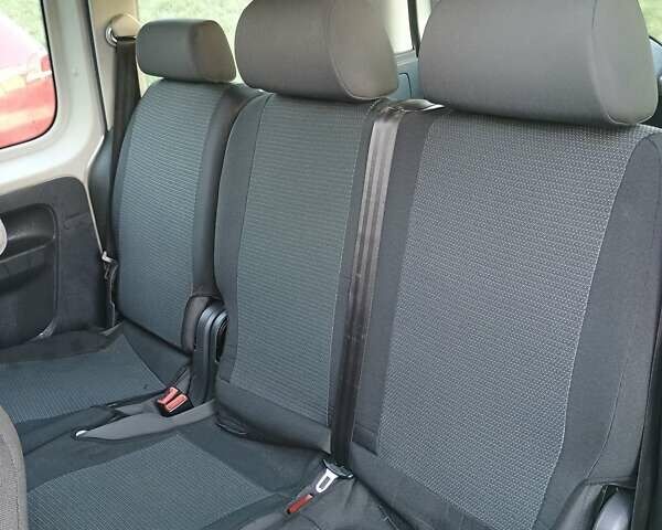 Серый Фольксваген Кадди, объемом двигателя 1.6 л и пробегом 231 тыс. км за 8000 $, фото 4 на Automoto.ua