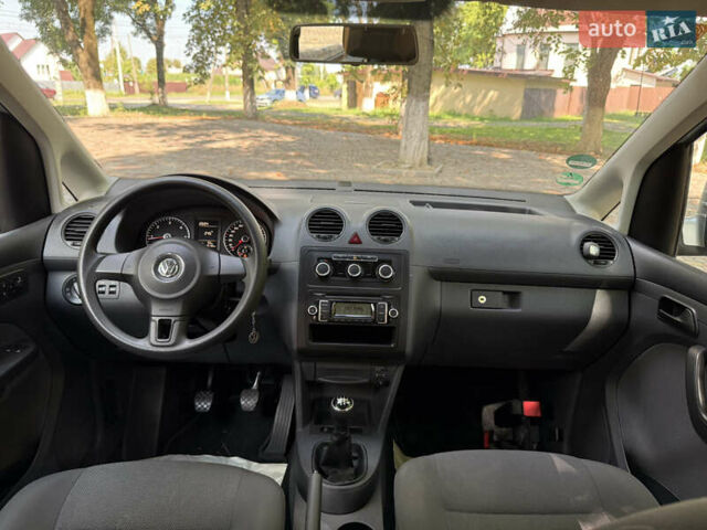 Серый Фольксваген Кадди, объемом двигателя 1.6 л и пробегом 218 тыс. км за 9950 $, фото 28 на Automoto.ua