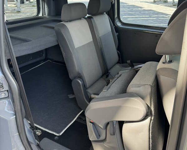 Серый Фольксваген Кадди, объемом двигателя 2 л и пробегом 385 тыс. км за 11200 $, фото 15 на Automoto.ua