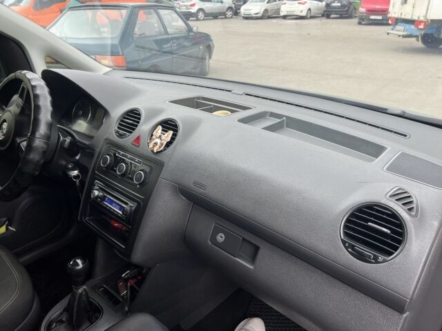 Серый Фольксваген Кадди, объемом двигателя 1.6 л и пробегом 360 тыс. км за 8500 $, фото 7 на Automoto.ua