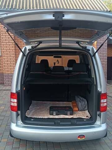 Сірий Фольксваген Кадді, об'ємом двигуна 1.6 л та пробігом 187 тис. км за 10100 $, фото 1 на Automoto.ua