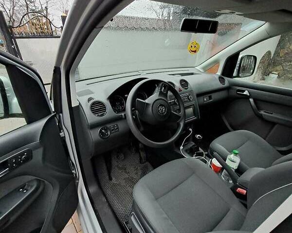 Серый Фольксваген Кадди, объемом двигателя 1.6 л и пробегом 198 тыс. км за 10837 $, фото 7 на Automoto.ua