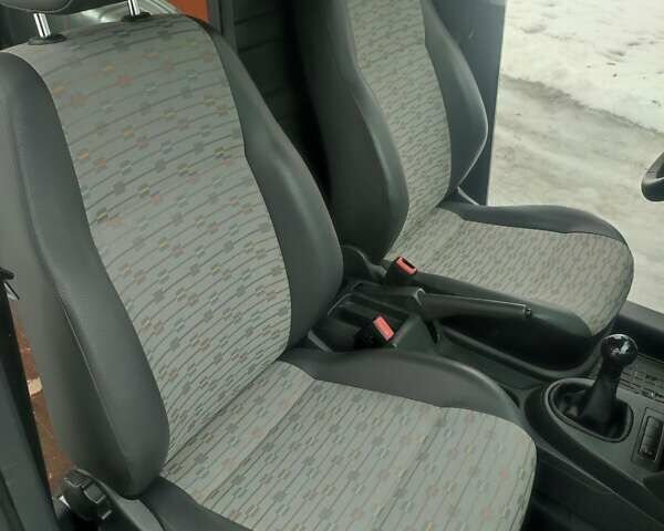 Сірий Фольксваген Кадді, об'ємом двигуна 1.6 л та пробігом 355 тис. км за 7500 $, фото 16 на Automoto.ua