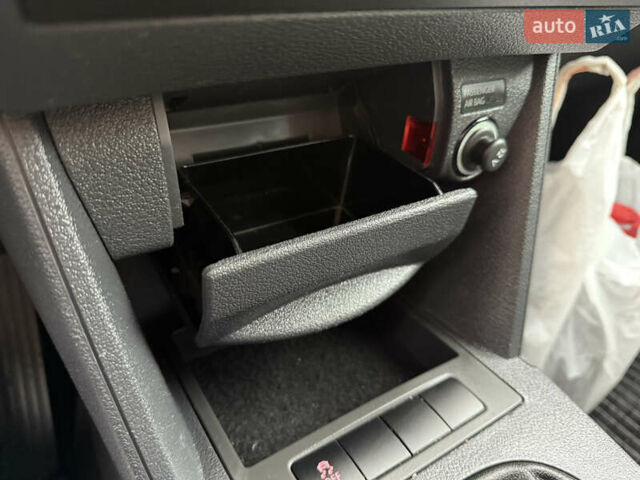 Серый Фольксваген Кадди, объемом двигателя 1.6 л и пробегом 224 тыс. км за 12700 $, фото 88 на Automoto.ua