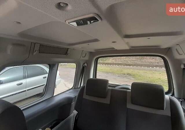 Серый Фольксваген Кадди, объемом двигателя 1.6 л и пробегом 255 тыс. км за 10000 $, фото 4 на Automoto.ua