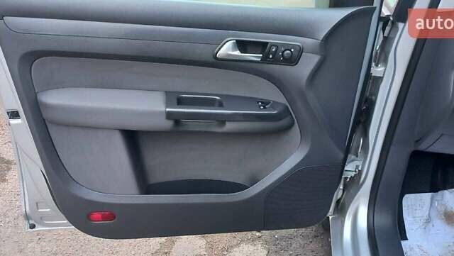 Серый Фольксваген Кадди, объемом двигателя 1.6 л и пробегом 235 тыс. км за 10900 $, фото 5 на Automoto.ua