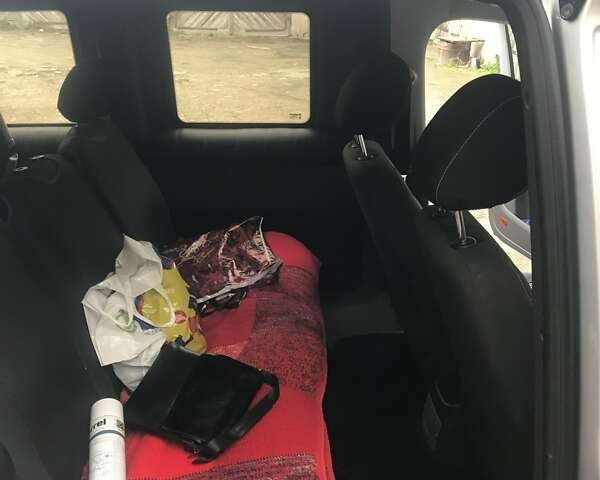 Серый Фольксваген Кадди, объемом двигателя 1.6 л и пробегом 325 тыс. км за 9800 $, фото 21 на Automoto.ua