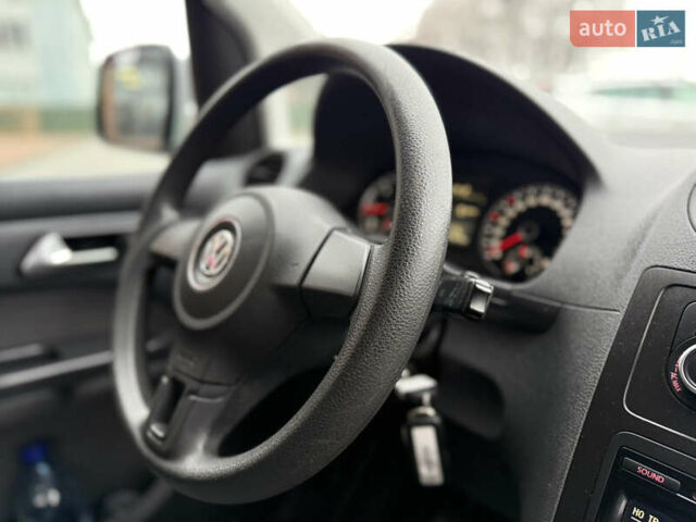 Серый Фольксваген Кадди, объемом двигателя 1.6 л и пробегом 224 тыс. км за 12700 $, фото 41 на Automoto.ua