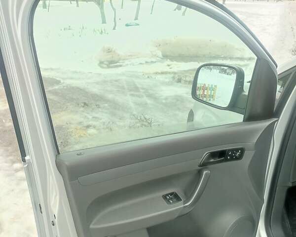 Сірий Фольксваген Кадді, об'ємом двигуна 1.6 л та пробігом 355 тис. км за 7500 $, фото 10 на Automoto.ua