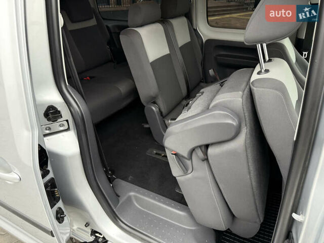 Серый Фольксваген Кадди, объемом двигателя 1.6 л и пробегом 224 тыс. км за 12700 $, фото 51 на Automoto.ua