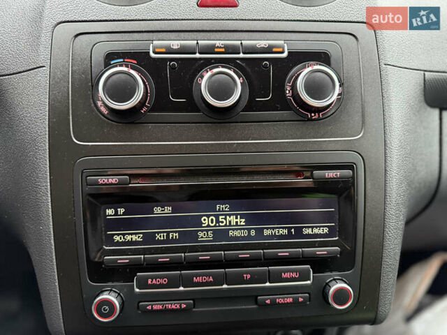 Серый Фольксваген Кадди, объемом двигателя 1.6 л и пробегом 224 тыс. км за 12700 $, фото 85 на Automoto.ua