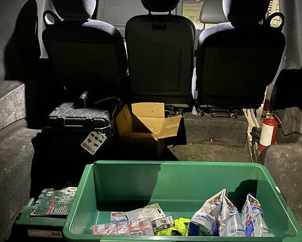 Сірий Фольксваген Кадді, об'ємом двигуна 2 л та пробігом 280 тис. км за 8774 $, фото 5 на Automoto.ua