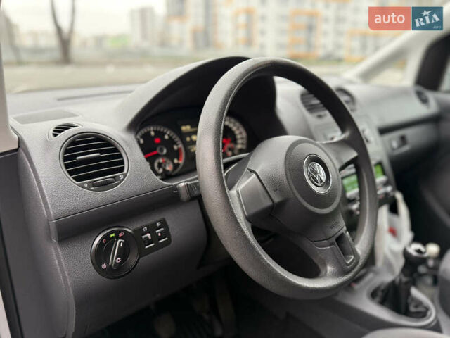 Серый Фольксваген Кадди, объемом двигателя 1.6 л и пробегом 224 тыс. км за 12700 $, фото 54 на Automoto.ua
