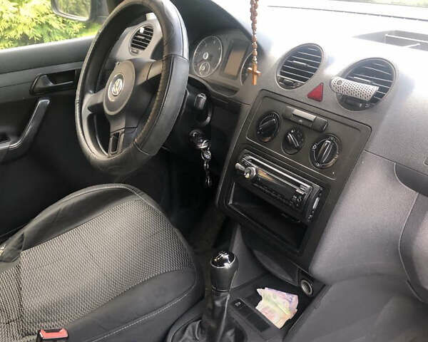 Сірий Фольксваген Кадді, об'ємом двигуна 1.6 л та пробігом 247 тис. км за 7900 $, фото 3 на Automoto.ua