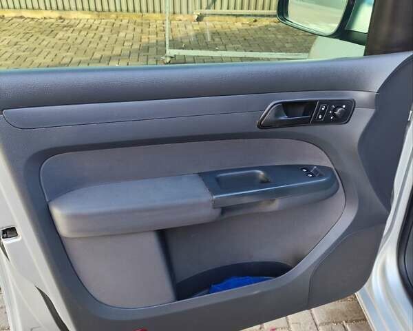 Сірий Фольксваген Кадді, об'ємом двигуна 2 л та пробігом 261 тис. км за 12800 $, фото 34 на Automoto.ua