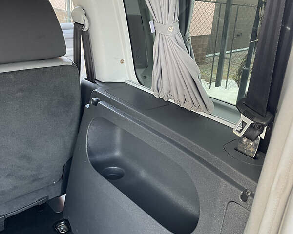 Серый Фольксваген Кадди, объемом двигателя 1.6 л и пробегом 226 тыс. км за 11200 $, фото 91 на Automoto.ua