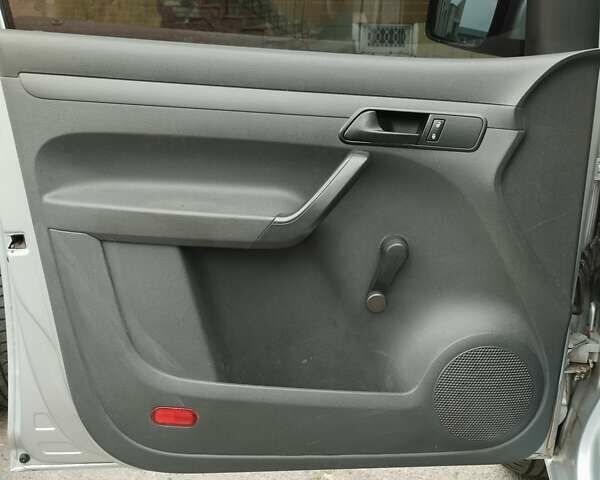 Сірий Фольксваген Кадді, об'ємом двигуна 1.6 л та пробігом 388 тис. км за 10800 $, фото 13 на Automoto.ua