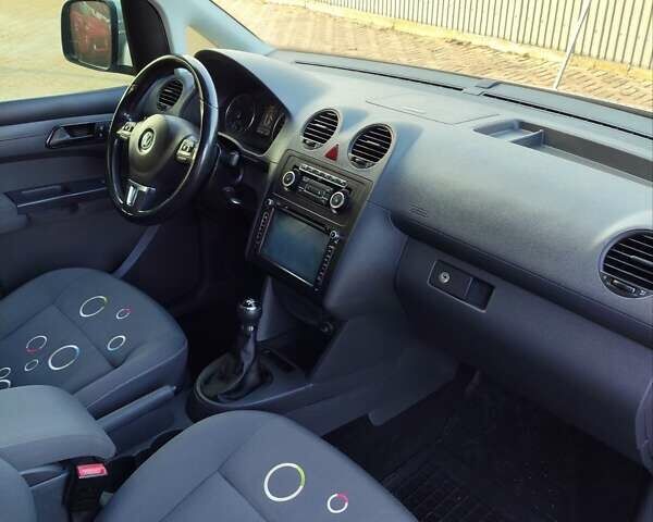 Сірий Фольксваген Кадді, об'ємом двигуна 2 л та пробігом 261 тис. км за 12800 $, фото 51 на Automoto.ua