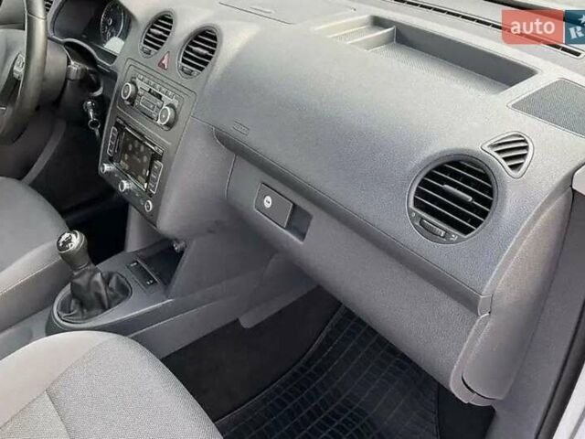 Серый Фольксваген Кадди, объемом двигателя 1.6 л и пробегом 317 тыс. км за 10800 $, фото 22 на Automoto.ua