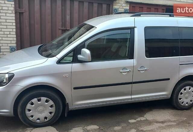Серый Фольксваген Кадди, объемом двигателя 1.6 л и пробегом 235 тыс. км за 10900 $, фото 1 на Automoto.ua