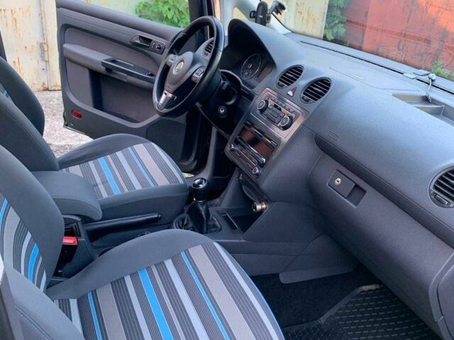 Сірий Фольксваген Кадді, об'ємом двигуна 2 л та пробігом 213 тис. км за 12000 $, фото 8 на Automoto.ua